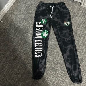 Men’s Boston Celtics NBA sweatpants.